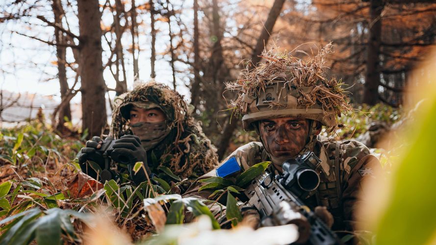 A Para looks at his arc alongside a sniper from  from 1st Airborne Brigade 