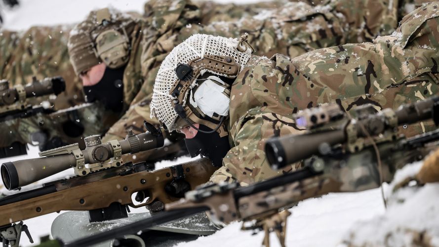Range sessions can be lengthy and comfort is important to avoid firer fatigue, hence the use of a sleeping system roll mat to lie on in the snow