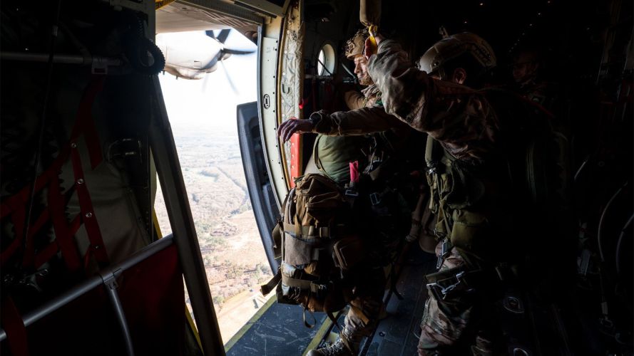As the Brits made their way to the DZ, their French comrades from 11e Brigade Parachutiste were also preparing to jump from their own A400M (Picture: French defence ministry)