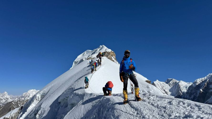 Expedition 2IC WO2 Avtar Gill gestures his approval as they make their ascent of Lobuche East (Picture: Avtar Gill)