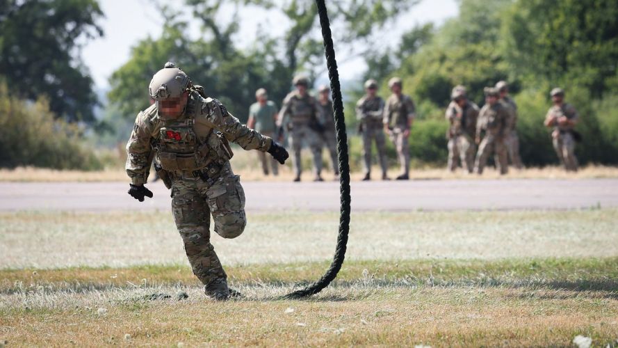 A technique allowing the rapid deployment of troops into tight areas
