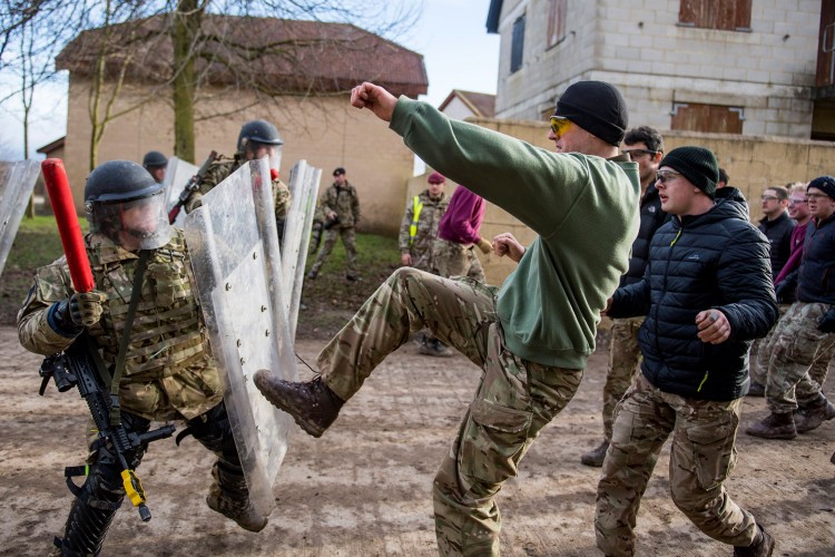 2 Para Riot Training