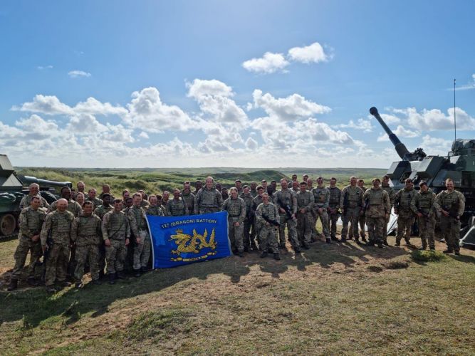 Alun Wyn Jones visited Castlemartin Firing Range watch troops on Ex Iron Storm 02102021 Credit Crown Copyright.jpeg