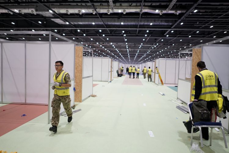 Army soldier runs while working at NHS Nightingale 270320 CREDIT NUMBER 10 FLICKR.jpg