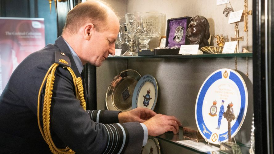 Chief of the Air Staff, Air Chief Marshal Sir Mike Wigston placed WW2 RAF sergeants bracelet into commemorative cabinet 01122021 CREDIT MOD.jpg