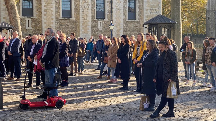 Crowds gathered for 2 minute silence was held at the Tower of London for Remembrance day 11112021 Credit BFBS.jpeg