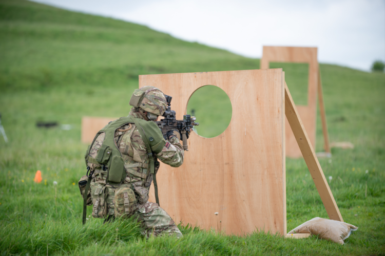 Experts from Dstl work with 5th Battalion, The Rifles testing SA80 versus L85A3 rifle 23082022 CREDIT Dstl,MOD.png