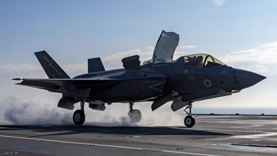 F-35B lands on board HMS Queen Elizabeth 