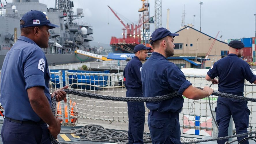 Fijian sailors help Spey's crew with rope work leaving port 25082022 CREDIT Royal Navy, MOD.jpg