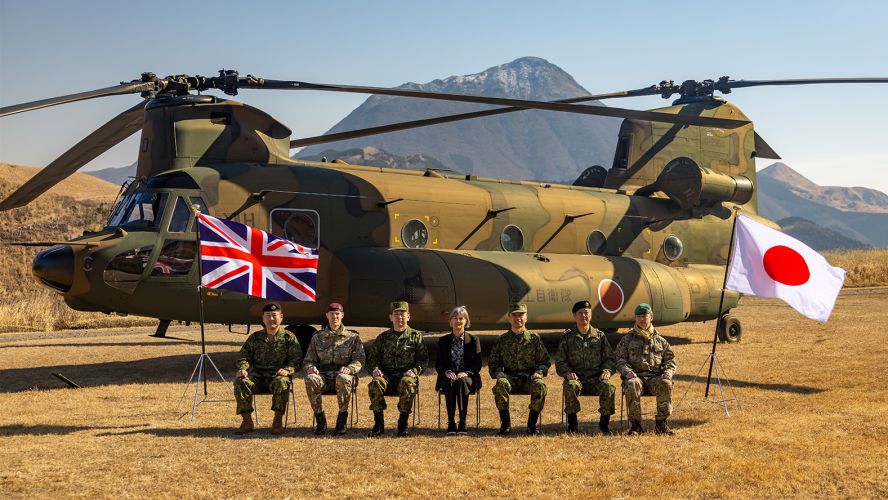 Group photo of distinguished guests Ex Vigilant Isles