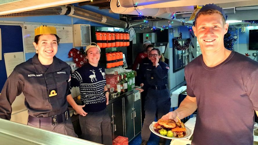 HMS Richmond crew all smiles route home for Christmas 05122021 CREDIT HMS Richmond Twitter.jpg 
