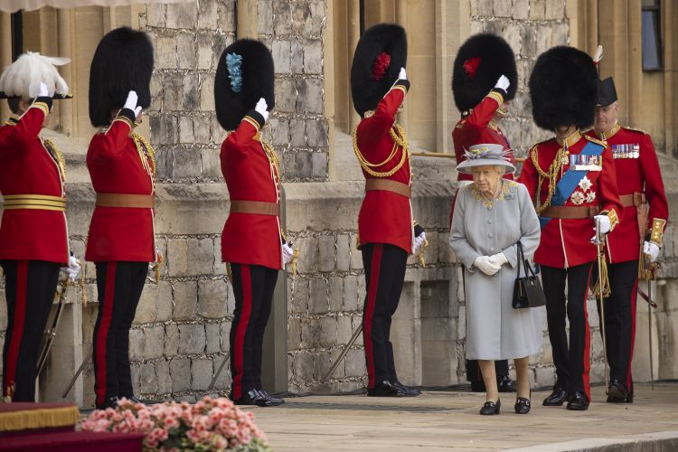 Her Majesty the Queen arriving at the dais before the start of The Queen’s Birthday Parade