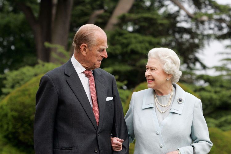 The Queen and Prince Philip in 2007 recreating that 1947 honeymoon photo (Picture: Photograph by Tim Graham/copyright Tim Graham/Alamy Stock Photo). The Queen and Prince Philip in 2007 recreating that 1947 honeymoon photo (Picture: Photograph by Tim Graham/copyright Tim Graham/Alamy Stock Photo).