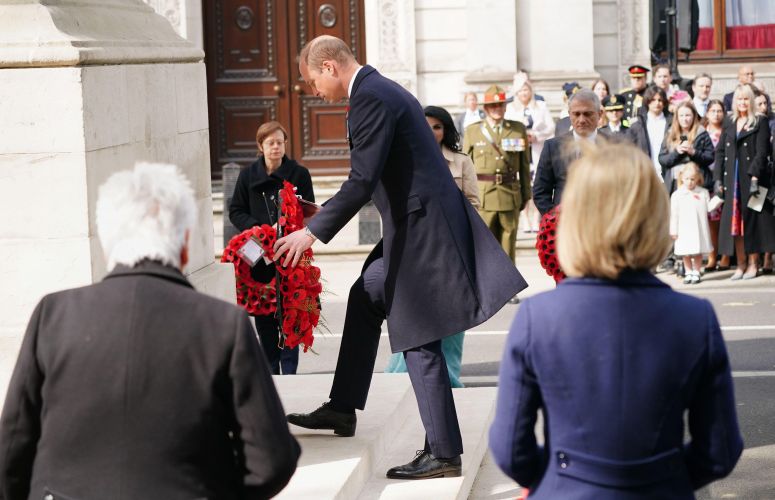 IMAGE ID 2J5P8K2 Prince William lays a wreath at the Cenotaph at ceremony commemorating Anzac Day 250422 CREDIT PA Images, Alamy Stock Photo.jpg