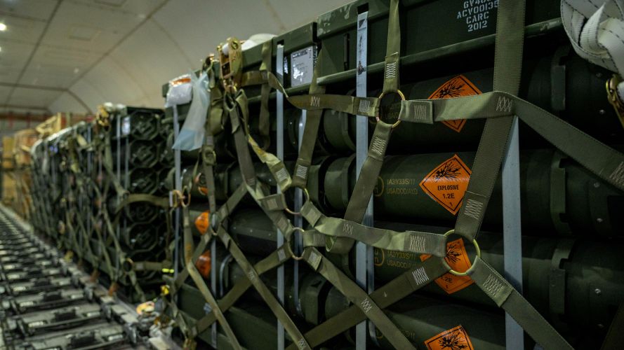 Image ID 2P09WRD Pallets of ammunition, bound for Ukraine from US 23012023 CREDIT Alamy EXP 23112024