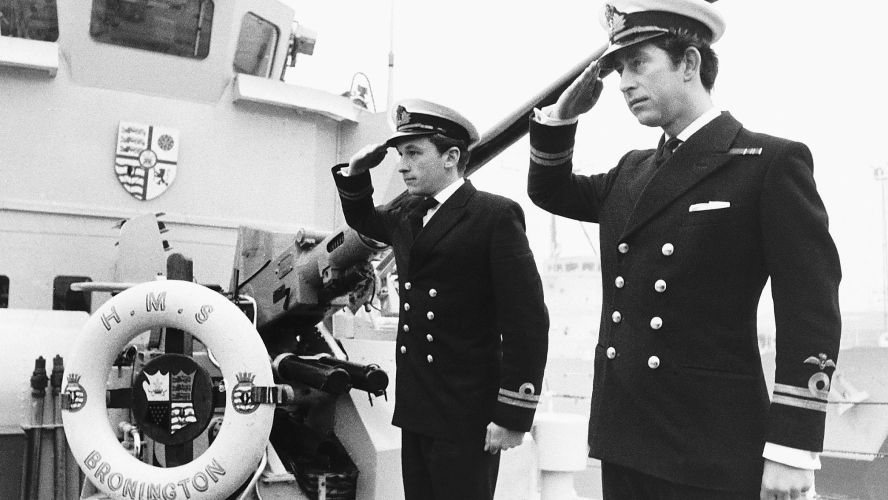 Image ID B445T7 Prince Charles leaving the Royal Navy saluting his shipmates December 1976 EXP 041123 CREDIT Alamy .jpg