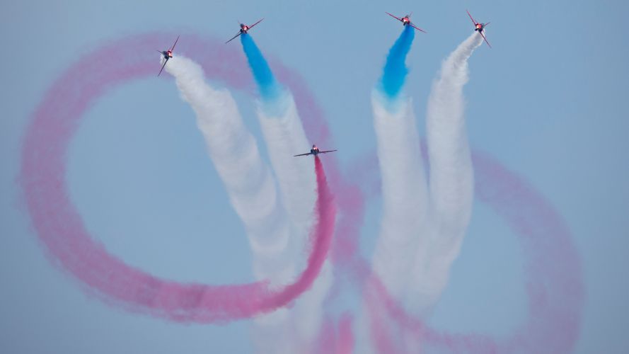 Infinity Break, Red1 prepares to smoke Red and create infinity sign before breaking blue smoke 17052022 CREDIT MOD Crown.jpg