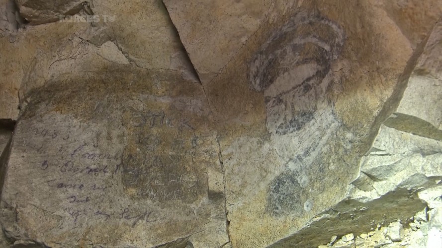 First World War graffiti remains engraved into the tunnel walls, acting as an insight into the soldiers’ lives who served here. 