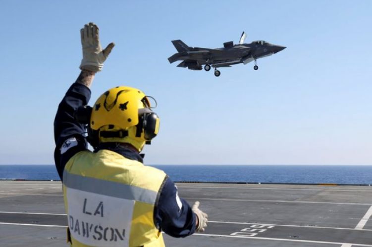 LA Dawson recovers an F35B Lightning Jets as it returns to HMS Queen Elizabeth 