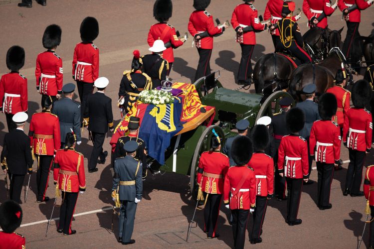 Military personnel during the Queen's coffin procession