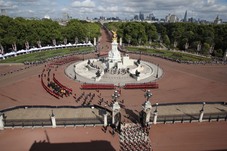 Military personnel during the Queen's coffin procession heading down The Mall