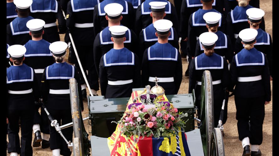 Sailors pull the Queen's coffin 