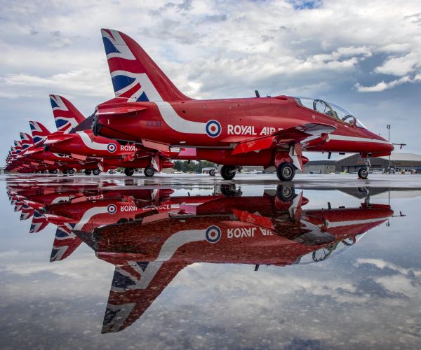 Photo by Sergeant Ashley Keates depicting the Red Arrows in Gatineau (Picture: MOD).