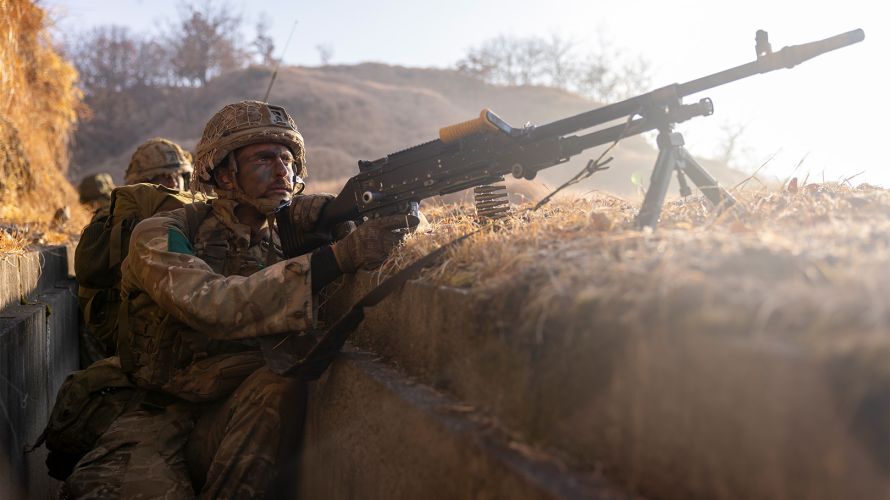 Paratrooper from Guardsman Parachute Platoon, B Company, 3rd Battalion, The Parachute Regiment, observed his arcs with the general purpose machine gun