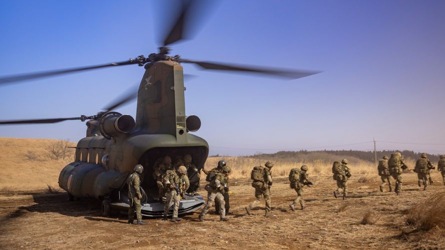 Paratroopers from B Company, 3rd Battalion, The Parachute Regiment, disembarked a Japanese CH47 as it landed on on landing zone (LZ) to begin their final tactical exercise