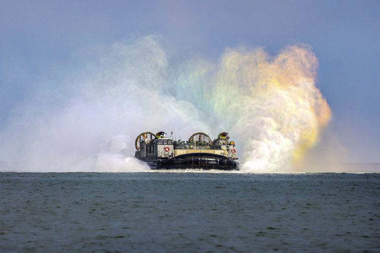 Photo taken by Fleet Regional Photographic Unit West, taken by LPhot Robert Oates, who won the Peregrine Trophy prize