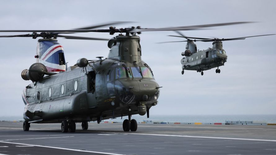 RAF CH-47 chinook embarked onboard of HMS Prince of Wales deck landing milestone 31012022 CREDIT NAVY MOD.jpg