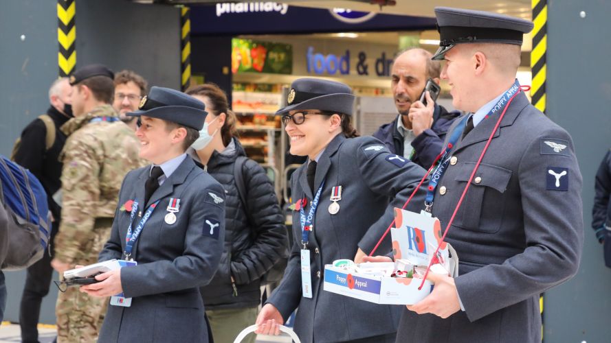 RAF members help selling poppies for RBL Poppy Appeal 04112021 Credit MOD.jpg