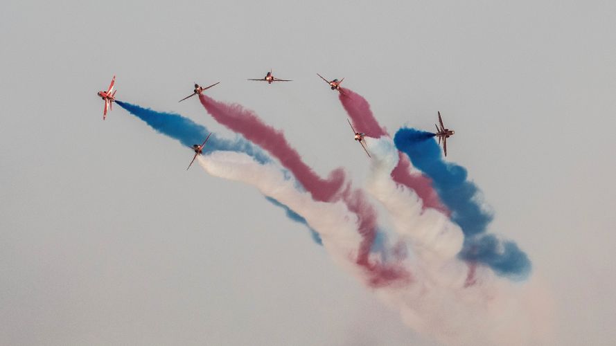 Red Arrows above Expo 2020 Dubai marking the opening week of the “the world’s greatest show” 08112021 Credit MOD.jpg