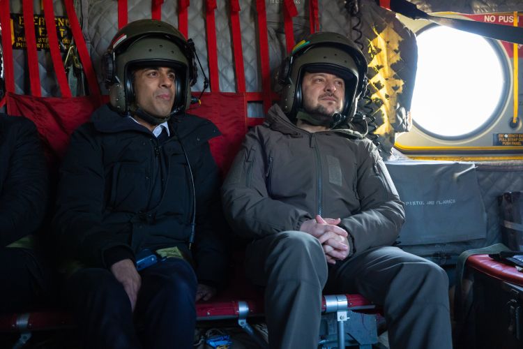 Rishi Sunak and Volodymr Zelensky travel in Chinook to meeting Ukrainian forces training in the UK 08022023 CREDIT Rishi Sunak, No 10.jpg