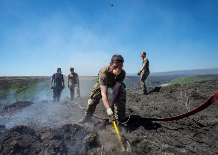 Army battle a wildfire on Saddleworth Moor