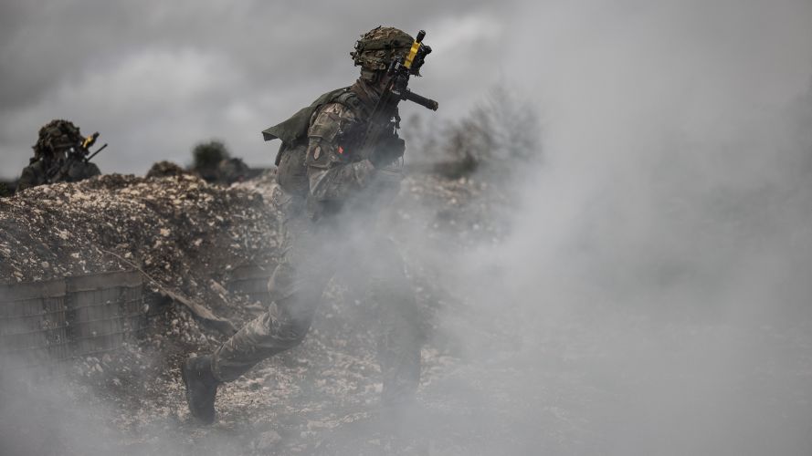 Soldiers use smoke to cover movement during an attack on Ex Iron Cyclone 27072023 CREDIT MOD.jpg