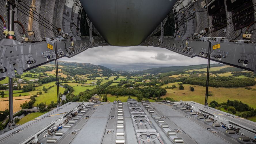 Student pilots from 30 Sqn RAF Brize Nortonfly Mach loop A400M Atlas 19082022 CREDIT RAF.jpg
