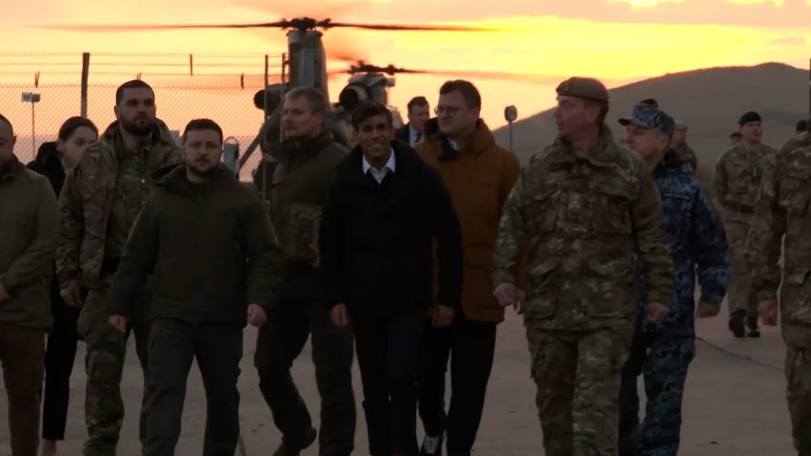 Sunak and Volodymr Zelensky travelled in Chinook to Lulworth Camp 08022023 CREDIT POOL