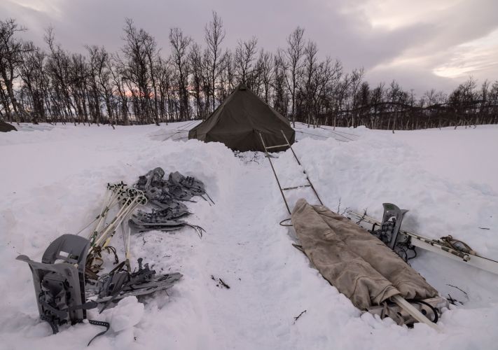 The Commando Helicopter Force members building a shelter in the snow on Operation Clockwork (Picture: Royal Navy).
