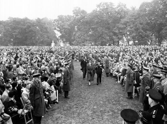 	The view at Runneymede on 17 October 1953 as HM Queen Elizabeth II arrives to unveil the Air Forces Memorial 