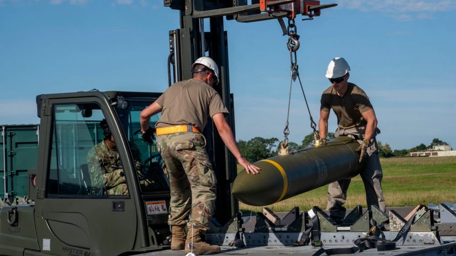 US Airmen 48th Munitions Squadron RAF personnel 93rd Expeditionary Squadron munitions Combat Ammunition Production Exercise CAPEX RAF Fairford 2 100823 CREDIT US DEPARTMENT OF DEFENSE