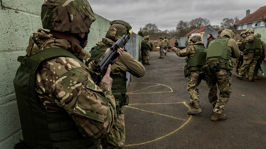 Ukrainian marines trained by Royal Marine Commandos 