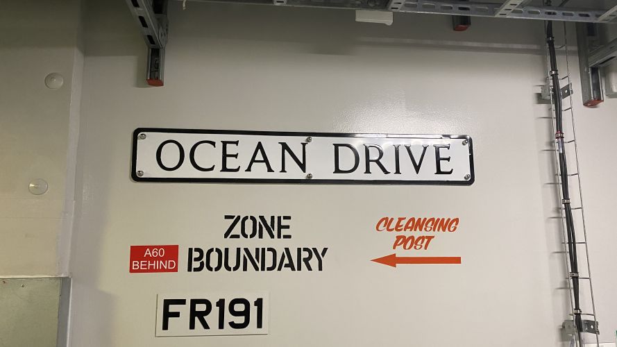 Road names on board the ship are affiliated to London and Edinburgh.