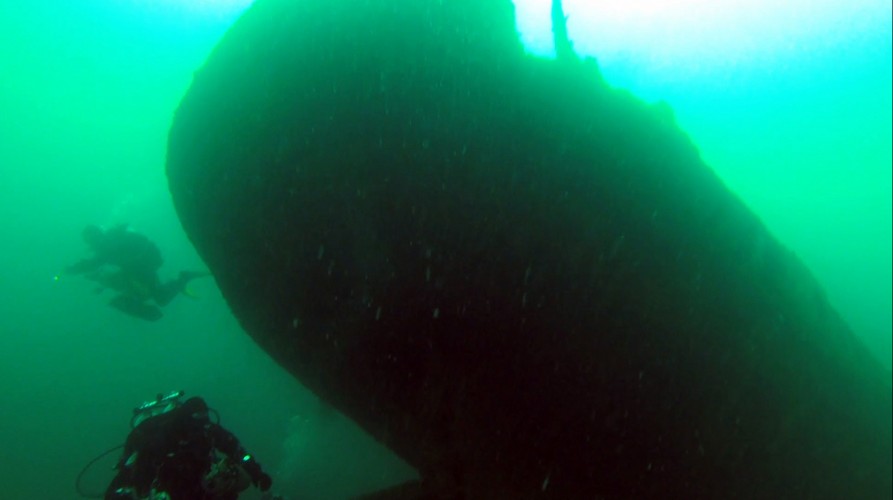 Divers at the stern of the 'Arfon' - 
Copyright Swanage Boat Charters Ltd