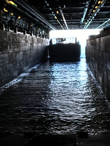 A landing craft utility (LCU) arriving into HMS Bulwark’s dock 