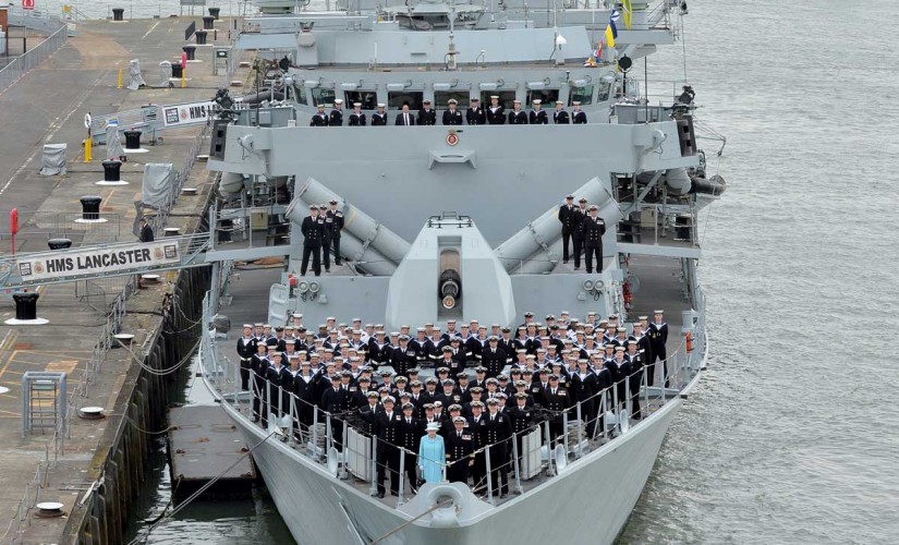 Before leaving the ship, The Queen joined the entire ship’s company for a photograph on the upper deck.