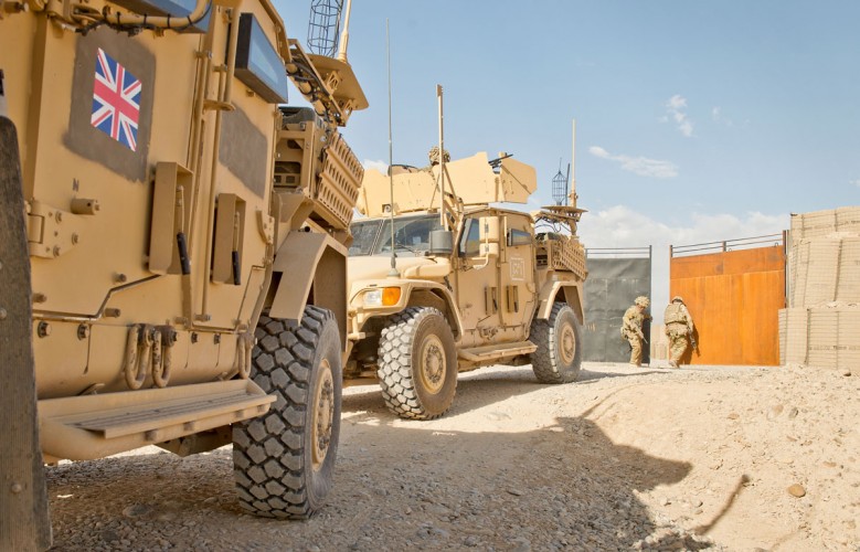 Soldiers from 4 SCOTS Bn close the gates of PB Sterga 2 for the final time as they prepare to leave the base on 10 May 2014.