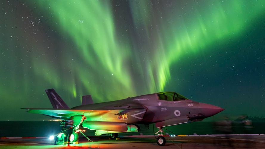 HMS Prince of Wales captured the northern lights on camera during Ex Steadfast Defender (Picture: HMS Prince of Wales X).