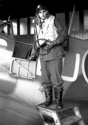 Armed with a 1939 Leica IIIa camera with Ilford film that expired in the 1940’s, Stephen is using his 23-year-old son as his pilot mode