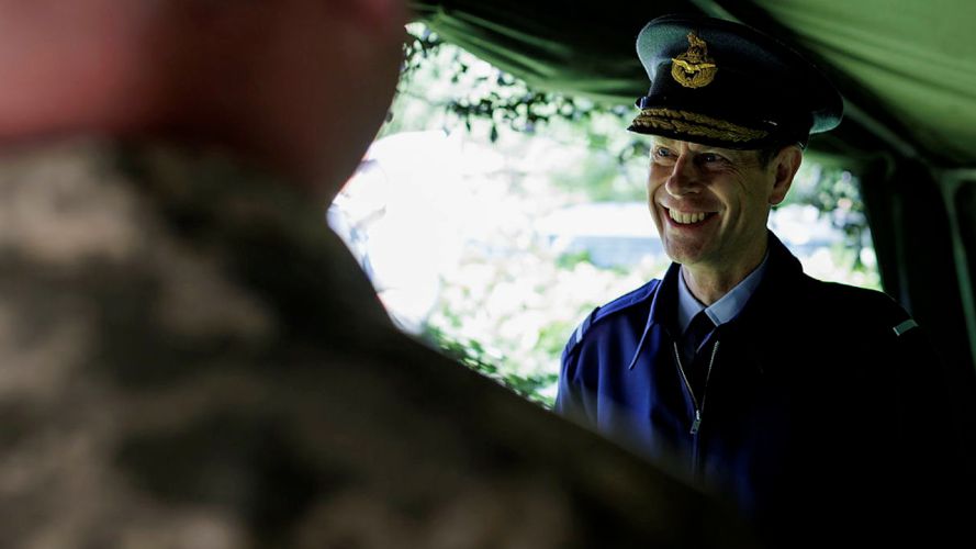 Duke of Edinburgh visits Ukrainian Soldiers undergoing training during Operation Interflex (Picture: MOD Copyright).